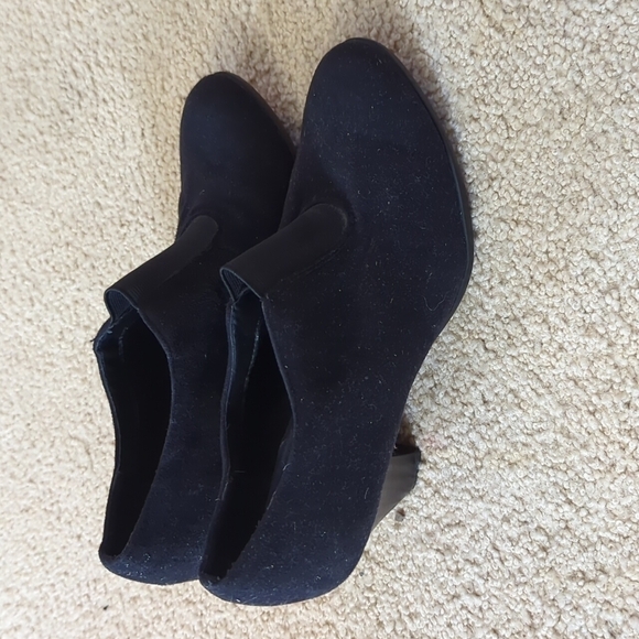 KIM ROGERS “Frenda” Black Faux Suede Heeled Booties size 6 - Picture 4 of 9